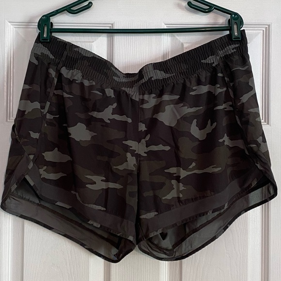 Athleta Mesh Racer Run Short - Picture 1 of 2